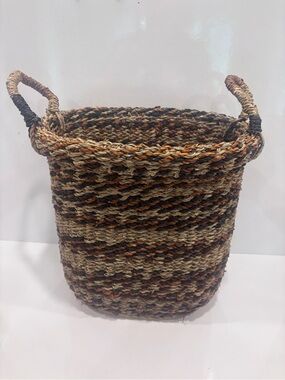 Hand Woven Raffia Natural Fiber Tote , "Bolga Basket" .